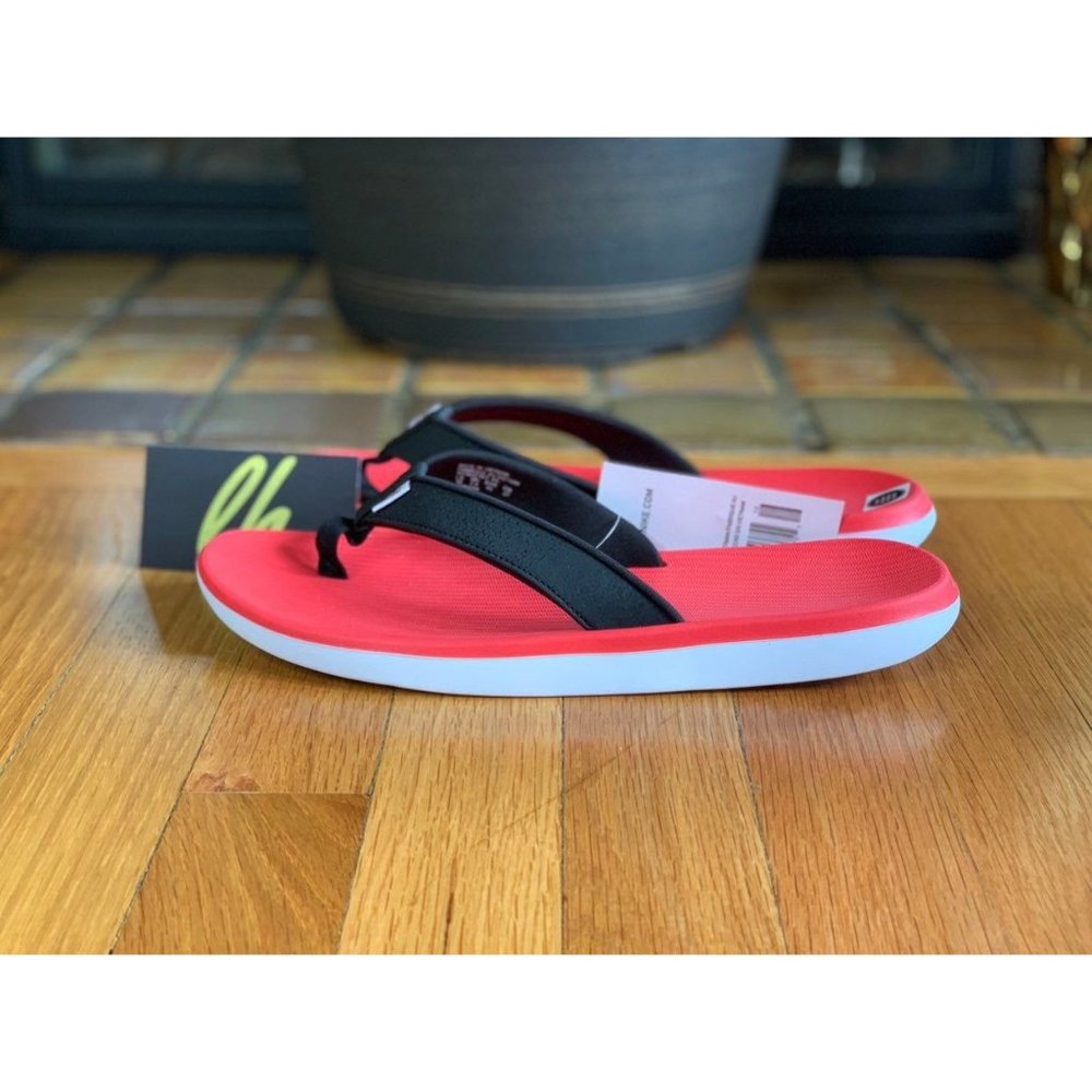 Size 10 W Nike Bella Kai Thong "Track Red"